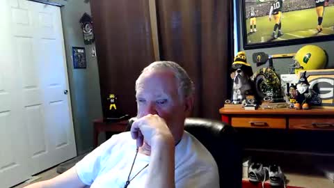 Snapshot of midwestdad09 chatting on December 18, 2025, 7:31 pm midwestdad09 online show from December 18, 2025, 7:31 pm