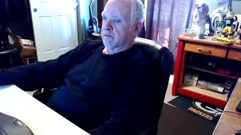 Snapshot of midwestdad09 chatting on February 25, 2026, 8:40 pm midwestdad09 online show from February 25, 2026, 8:40 pm