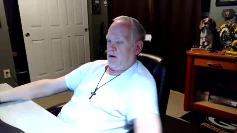 Snapshot of midwestdad09 chatting on March 1, 2026, 10:06 am midwestdad09 online show from March 1, 2026, 10:06 am