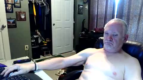 midwestdad09 online show from April 14, 2026, 6:47 pm