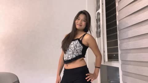 Mia online show from October 28, 2025, 5:37 pm