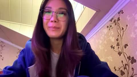 Snapshot of migdaliafenlon chatting on October 5, 2025, 10:13 am Nova online show from October 5, 2025, 10:13 am