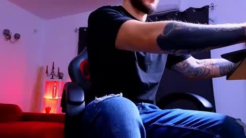 MightyAaron online show from October 17, 2025, 2:48 am