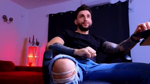 MightyAaron online show from November 19, 2025, 4:23 am