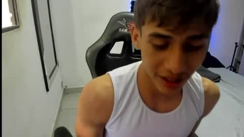 Snapshot of miguel_hz chatting on July 28, 2026, 7:39 pm Miguel Hernandez online show from July 28, 2026, 7:39 pm