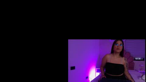 Mia  online show from November 7, 2025, 11:54 am