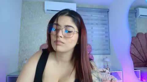 Mia  online show from January 15, 2026, 11:59 am