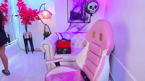 Miia online show from October 29, 2025, 7:48 pm