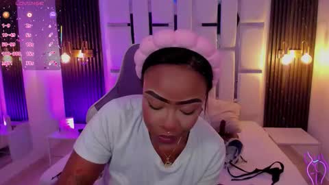 Miia Schwarz  online show from October 16, 2025, 2:29 pm