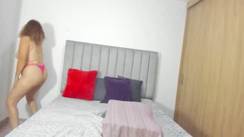 Snapshot of miia_weed chatting on April 16, 2026, 11:22 am Mia Weed online show from April 16, 2026, 11:22 am