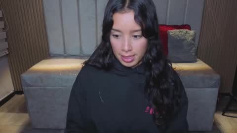 miiaa_evans1 online show from February 7, 2026, 7:39 pm