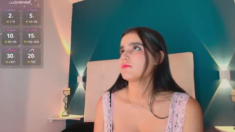 Snapshot of miiacarter_ chatting on April 8, 2026, 11:43 am MIA online show from April 8, 2026, 11:43 am