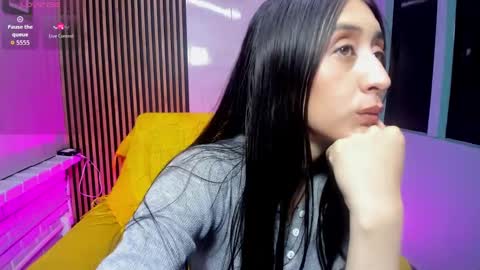 miilu  online show from October 19, 2025, 3:51 am