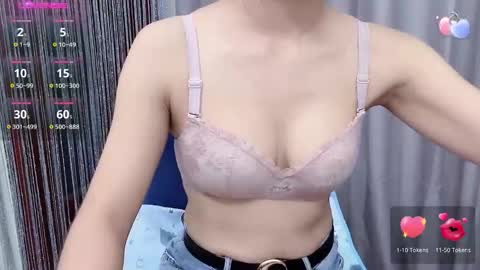 Snapshot of miixuuee chatting on October 12, 2025, 12:20 am Ema online show from October 12, 2025, 12:20 am