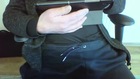 mik online show from March 5, 2025, 9:16 am