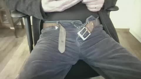 mik online show from December 14, 2025, 2:33 pm