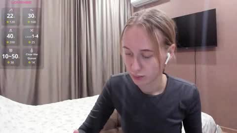 Mika online show from November 23, 2025, 11:15 pm