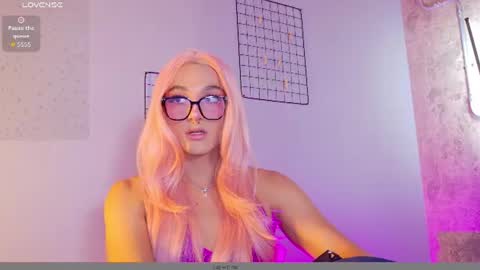 Snapshot of mika_velvet chatting on June 28, 2026, 2:34 pm mika_velvet online show from June 28, 2026, 2:34 pm