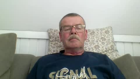 Snapshot of mikael42 chatting on June 2, 2026, 12:40 pm mikael42 online show from June 2, 2026, 12:40 pm