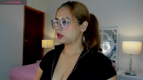 Mikaela blondie bigass online show from November 9, 2025, 11:41 am