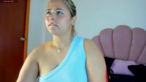 Snapshot of mikaelastonne chatting on April 23, 2026, 11:40 pm Mikaela blondie bigass online show from April 23, 2026, 11:40 pm