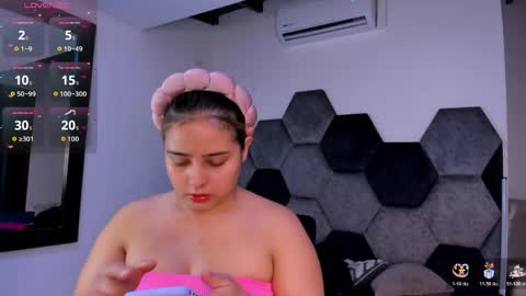 Snapshot of mikaelastonne chatting on May 13, 2026, 7:11 pm Mikaela blondie bigass online show from May 13, 2026, 7:11 pm