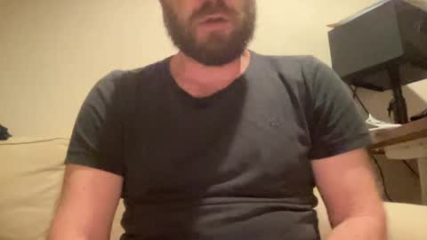 Snapshot of mike_berlin1 chatting on April 8, 2026, 11:37 pm MIke online show from April 8, 2026, 11:37 pm