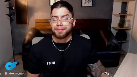 Snapshot of mike_montoya chatting on July 19, 2026, 10:35 pm Mike Montoya online show from July 19, 2026, 10:35 pm