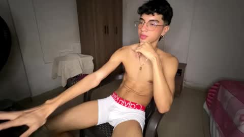 Mike Pineapple online show from October 28, 2025, 3:43 am