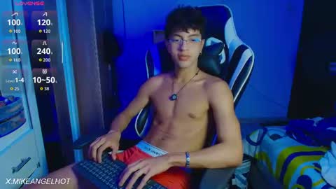 Mike Pineapple online show from June 25, 2026, 3:39 am