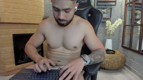 Snapshot of mikeblare chatting on January 30, 2025, 10:30 pm Mike Blare online show from January 30, 2025, 10:30 pm