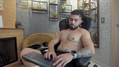 Snapshot of mikeblare chatting on January 31, 2025, 7:51 pm Mike Blare online show from January 31, 2025, 7:51 pm