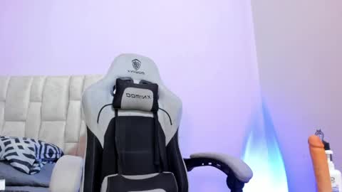 mikebradley15 online show from April 9, 2026, 12:10 pm