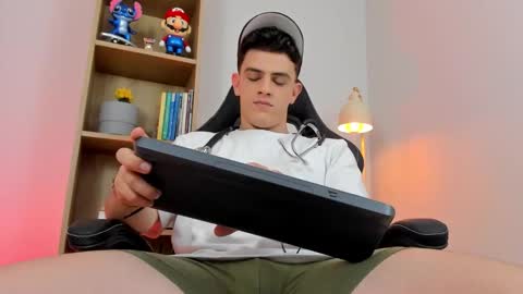 Mike Cooper online show from March 19, 2026, 4:05 am