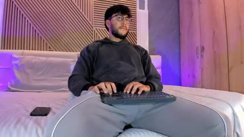 Mikeee online show from April 19, 2026, 11:09 am