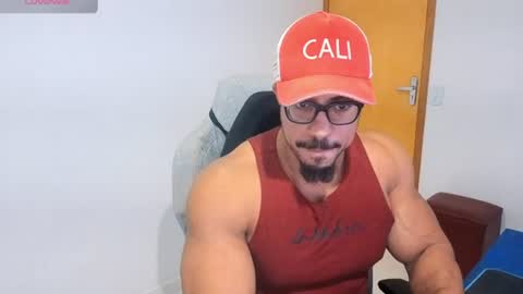 Snapshot of mikehotk chatting on June 19, 2026, 9:35 am mikehotk online show from June 19, 2026, 9:35 am