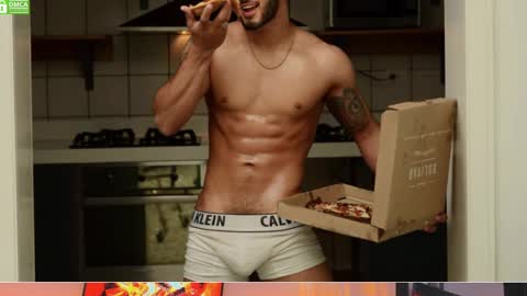 Snapshot of mikethomson01 chatting on December 4, 2024, 9:35 pm Mike online show from December 4, 2024, 9:35 pm