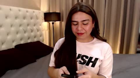 Snapshot of mikha_sensual chatting on January 31, 2025, 6:35 am Theresa Luna online show from January 31, 2025, 6:35 am