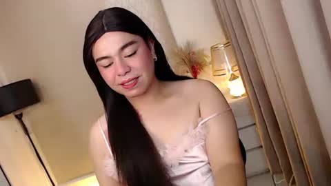 Snapshot of mikha_sensual chatting on September 15, 2025, 8:31 pm Theresa Luna online show from September 15, 2025, 8:31 pm