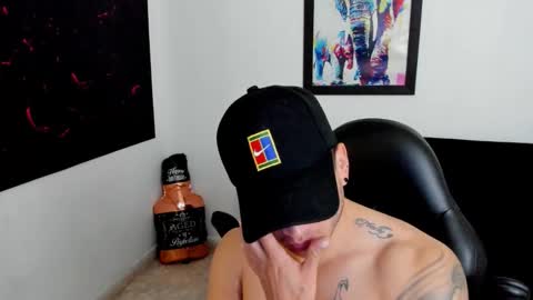 Snapshot of mikke_love chatting on October 4, 2025, 3:21 pm MIKKE online show from October 4, 2025, 3:21 pm