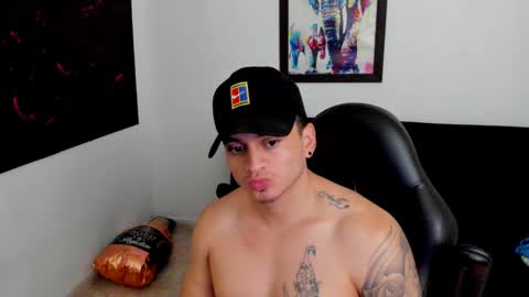 Snapshot of mikke_love chatting on October 10, 2025, 2:27 pm MIKKE online show from October 10, 2025, 2:27 pm