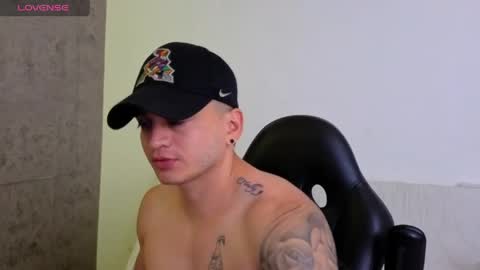 Snapshot of mikke_love chatting on April 29, 2026, 2:43 pm MIKKE online show from April 29, 2026, 2:43 pm