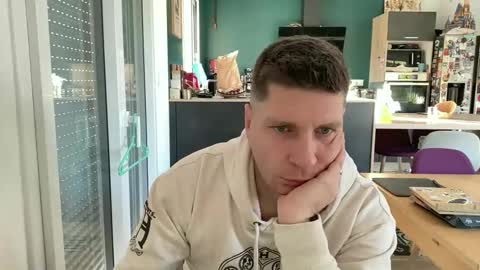 Snapshot of miklp8463 chatting on February 6, 2026, 8:18 am miklp8463 online show from February 6, 2026, 8:18 am