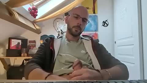 mikmik91 online show from December 18, 2024, 3:00 pm