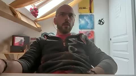 mikmik91 online show from December 19, 2024, 10:13 am