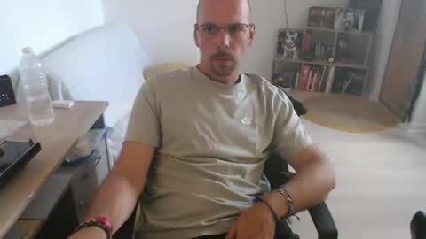 mikmik91 online show from September 9, 2025, 1:54 pm