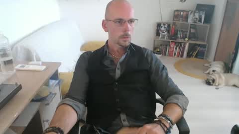 mikmik91 online show from September 16, 2025, 3:35 pm