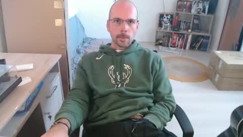 mikmik91 online show from October 17, 2025, 2:08 pm