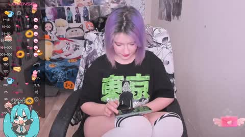 Snapshot of miku_bunny chatting on December 5, 2024, 3:39 pm Miku online show from December 5, 2024, 3:39 pm