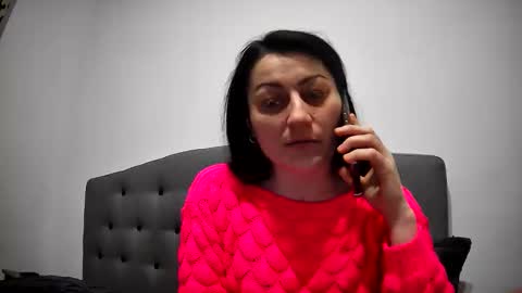 Mikyloveu online show from February 15, 2026, 5:20 pm